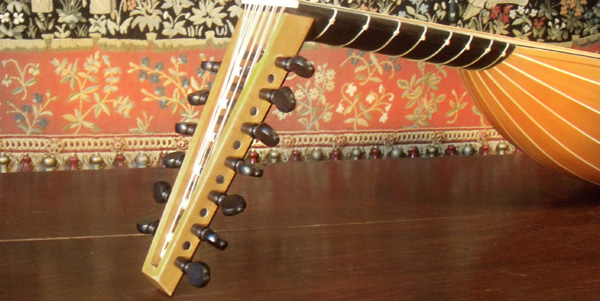 Renaissance lute pegs with hidden gears