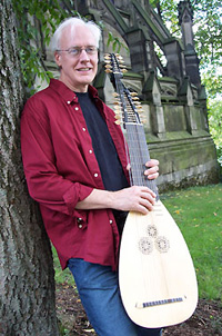 bass viola da gamba player