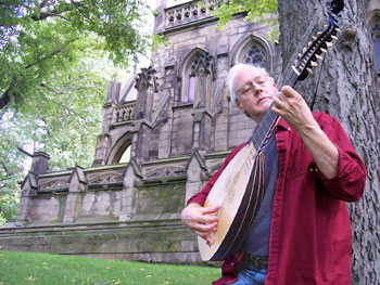 baroque theorbo player